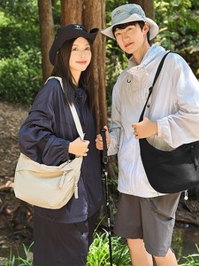 กระเป๋าคาดลำตัวซิลิโคนสไตล์ญี่ปุ่นมินิมอลหลากสีขายดีสำหรับผู้หญิง  กระเป๋าสะพายข้างกันน้ำความจุเยอะสำหรับผู้ชาย - Product Image 4