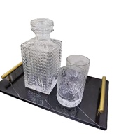 Plateau de service en marbre Art Déco de qualité supérieure avec bordure en métal doré pour le Ramadan et les articles de toilette d'hôtel et la présentation de buffet