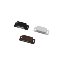 Loquet de porte magnétique en plastique blanc moderne pour armoires de cuisine et meubles pour hôtels et salons Matériau métallique