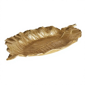 Bandeja de lujo con acabado dorado y hojas metálicas, plato decorativo glamuroso para decoración de bodas y regalos. - Product Image 1