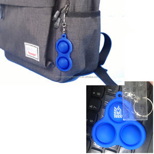 柔软有趣的钥匙链玩具烦躁减压硅胶三角钥匙链推泡泡烦躁玩具 - Product Image 2