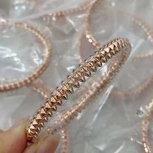 Bracciale Clash De Kardia Placcato Oro 18K con Borchie, Perle Rotonde e Borchie Quadrate - Gioiello dal Design Eccezionale - Product Image 4