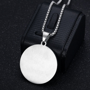 Collier pendentif œil tout-voyant maçonnique en acier inoxydable pour <span class=keywords><strong>homme</strong></span>, pavé de zirconiums, étanche, anti-ternissement, plaqué or 18 carats - Product Image 4