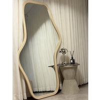 Miroir sur pied de taille personnalisée avec cadre en bois irrégulier de style moderne pour la décoration de la chambre à coucher