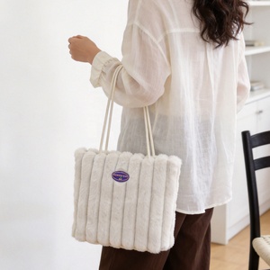 Nuova Borsa Tote da Donna in Finta <span class=keywords><strong>Pelliccia</strong></span> di Lusso, Borsa a Spalla Grande a Righe Soffice e Pelosa, Borsa Shopping Morbida e alla Moda - Product Image 3
