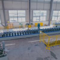 Machine de formage de tuiles pour panneaux solaires en forme de U avec commande PLC et rouleaux à grande vitesse