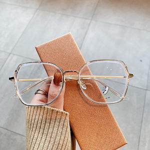 Monture de lunettes carrée anti-lumière bleue R5-0549 pour femmes, taille moyenne, verres en acrylique, design irrégulier, origine Taizhou - Product Image 5