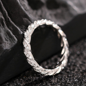 Anello a Catena Intrecciata per Donne, Gioiello Vintage Minimalista con Texture Metallica, Accessorio Moda per Uso Quotidiano e Feste, Idea Regalo - Product Image 6