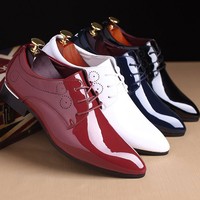 Xinzirain Maßgefertigte Herren Logo-Anzugschuhe Glattes Glänzendes Leder Rutschfest Spitze Zehe Schnürdesign Flache Sohle für Büronutzung