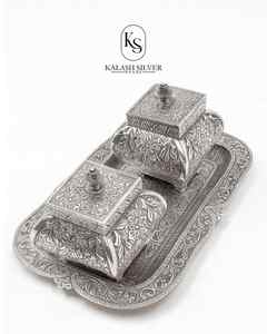 Ensemble de 2 boîtes de rangement artisanales en argent 925 avec plateau, gravées de motifs floraux, pour Pooja et cadeaux - Product Image 1