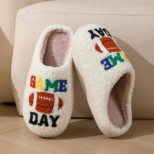 2024 vente en gros mode nouveau <span class=keywords><strong>Football</strong></span> jeu jour dessin animé pantoufles hiver maison chaud confortable coton pantoufles - Product Image 1