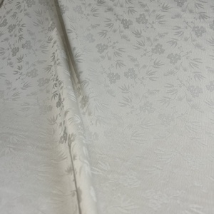 قماش بروكيد جاكار ساتان عاجي بعرض 59 بوصة يباع بالياردة من فاكتابك إكستشينج - Product Image 1