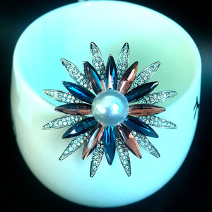 Shinning Dandelion Hollowed Flower Alloy Brooch for Women-Gift Party & Wedding Occasions - Product Image 4