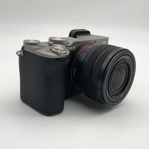 Cámara Sony A7C II Usada con Lente 28-60, 4K, Full Frame, Sin Espejo, Estado 33MP, Ideal para Vlogging y Viajes, Cámara Full-frame con Wi-Fi - Product Image 2