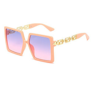 Nuevas Gafas <span class=keywords><strong>de</strong></span> Sol <span class=keywords><strong>de</strong></span> Moda con Protección UV400, Cadena y Montura Grande Cuadrada para Mujer - Product Image 1