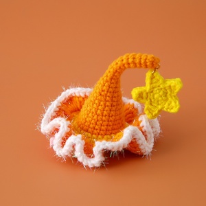 Pince à cheveux d'anniversaire en forme d'étoile à cinq branches dorée scintillante, faite main au crochet, motif elfe monstre - Product Image 3