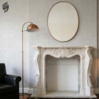 Cheminée murale en pierre naturelle française personnalisée, sculptée à la main, pour une utilisation en intérieur, décoration de cuisine et de salle à manger