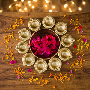 Urli de iluminación atemporal con Diya de metal para espacios espirituales de resplandor festivo y celebraciones para Diwali - Product Image 6
