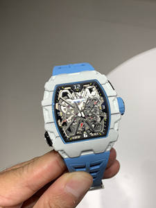 Los entusiastas que buscan detalles se harán con este reloj mecánico: líneas definidas, esfera clara, se esfuerza por dominar la escena. - Product Image 2