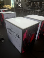 Stand d'exposition modulaire portable avec éclairage, étagère et table intégrées pour salon professionnel