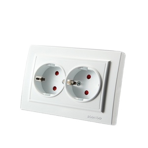 Interruttore a doppia presa schuko europeo e presa a muro - Product Image 2