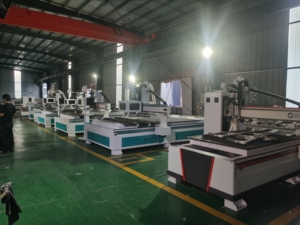 Fresadora de cambio automático de herramientas de 2100x3000mm, máquina de carpintería de alta resistencia con cambiador lineal para gabinetes, movimiento de pórtico 1.Gantry Movement Casti - Product Image 6
