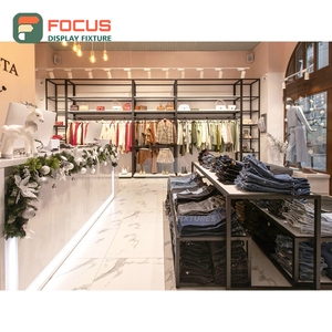 Vitrine en bois sur mesure pour magasin de vêtements – Gestion de projet - Product Image 1
