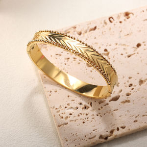 Joyería de moda, brazalete de diseño de flecha <span class=keywords><strong>Simple</strong></span> de oro de 18 quilates chapado fino para mujer, hombre, números romanos, brazalete de acero inoxidable CZ - Product Image 2