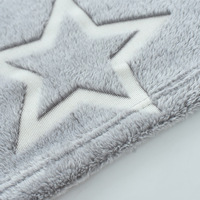 La couverture de flanelle d'ouatine d'étoiles brillantes de Polyester d'oem/ODM 100% brillent dans la couverture de jet sombre