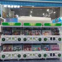 Distributeur automatique de jouets commercial à 4 compartiments, compatible avec les boîtes cadeaux et les panneaux d'autocollants personnalisés, pour sites d'amusement intérieurs, vente en gros
