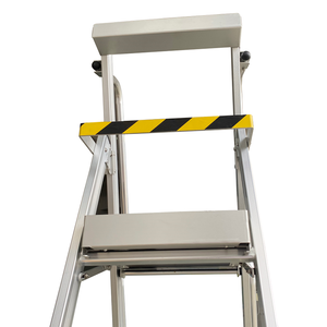 <span class=keywords><strong>Escalera</strong></span> <span class=keywords><strong>de</strong></span> Plataforma Portátil Ligera <span class=keywords><strong>de</strong></span> Aluminio con Bandeja, Pasamanos y Taburete Plegable para Almacén o Taller, EN131-7 - Product Image 4