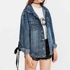 Veste en jean longue vintage à œillets et lacets pour femme, vente en gros - Product Image 2