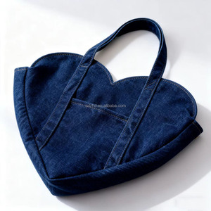 Borsa Tote in Denim a Forma di Cuore Personalizzata con Tracolla Lunga, Borsa Tote Femminile alla Moda con Tasca Esterna - Product Image 4