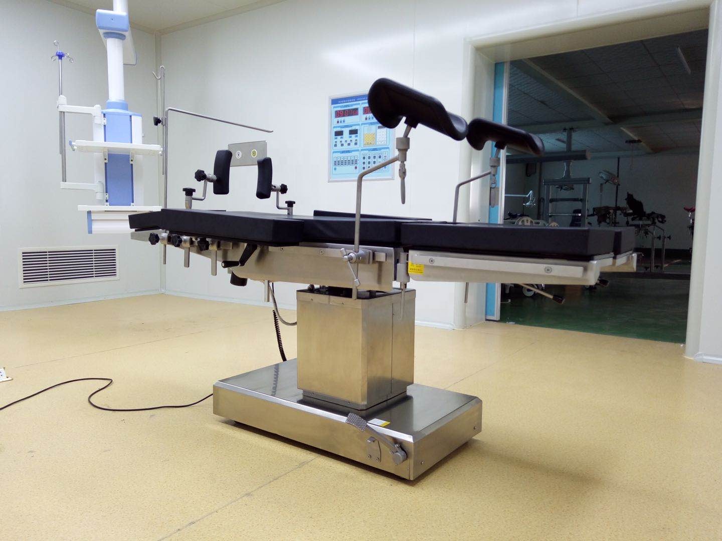 80mm Thick Metal Operation Theatre Bed Medical Operating Table 210*55cm
