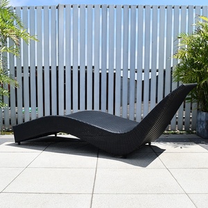 Chaises longues <span class=keywords><strong>en</strong></span> rotin pour l'extérieur Chaise longue <span class=keywords><strong>de</strong></span> <span class=keywords><strong>jardin</strong></span> avec coussin Mobilier <span class=keywords><strong>de</strong></span> piscine Patio Piscine Chaise <span class=keywords><strong>de</strong></span> plage Ensemble <span class=keywords><strong>de</strong></span> meubles <span class=keywords><strong>de</strong></span> <span class=keywords><strong>jardin</strong></span> - Product Image 4