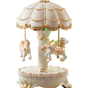New product beautiful wedding favors birthday carousel horse music box for girls
