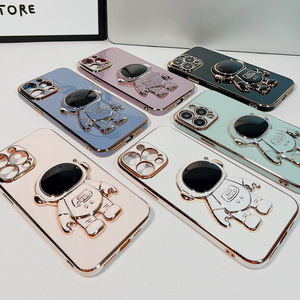 3D Astronautes Mignons de Luxe Plaqué Or Côté Silicone Support de Téléphone Housse de Téléphone pour iPhone 12 13 14 15 16 Pro Max Plus - Product Image 2