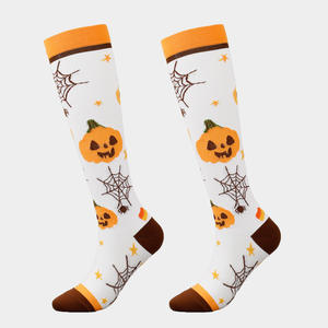 Calcetines de compresión de Halloween hasta la pantorrilla, diseño de murciélagos a rayas moradas, calcetines deportivos unisex, ropa informal transpirable - Product Image 4