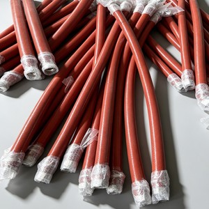 Tuyau haute pression en caoutchouc nitrile, résistant à l'usure, ignifuge, spécial pour les usines et les mines - Product Image 1