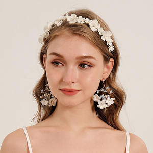 <span class=keywords><strong>Couronne</strong></span> de mariée européenne personnalisée en fleurs, <span class=keywords><strong>couronne</strong></span> de mariage en céramique et métal blanche, diadèmes de banquet, couronnes artisanales fraîches, douces et polyvalentes - Product Image 2