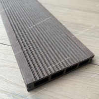 Planche de terrasse en composite bois-plastique, surface à grain de bois, faible entretien, économique, imperméable, écologique