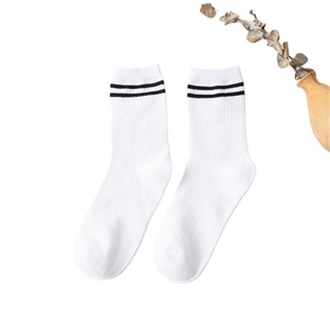 Printemps Mignon Simple Coton Casual Blanc Noir <span class=keywords><strong>Rayures</strong></span> <span class=keywords><strong>Chaussettes</strong></span> Pour Femmes Avec Des Motifs - Product Image 1