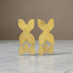 Boucles d'oreilles à la mode en plaqué or avec un motif de cœur et de X - Product Image 2