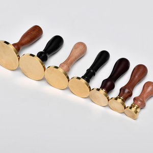 लिफाफा शादी के लिए कस्टम लोगो ब्रास हेड सीलिंग वैक्स स्टैम्प के साथ प्राचीन वैक्स सील हैंडल - Product Image 3