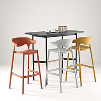 Chaises de bar modernes empilables en PP pour restaurant Tabouret de bar en plastique avec main courante Polypropylène Colorful Outdoor