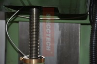 Fraiseuse verticale robuste X6332 avec guides en V, cône de broche ISO40, moteur 3 CV, tension 220V-415V, haute précision