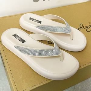 Chaussons d'extérieur chauds en peluche double couche à semelle épaisse avec perles décoratives, couleurs mélangées, pour femme, collection automne-hiver - Product Image 6