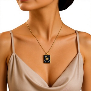 Collar Personalizado Bañado en Rodio con Colgante de Esmalte Azul Rey con Escritura 'Mamá', Corazón de Circonita y Diseño de Estrella, Cadena de Caja, Joyería Fina, Regalo para Mamá - Product Image 1