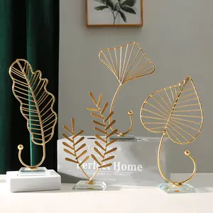 Meja Logam Seni dan Kerajinan Emas Daun Ginkgo Modern Abstrak 3D Patung Figurine Unik Dekorasi Rumah Ornamen Ruang Tamu Besar