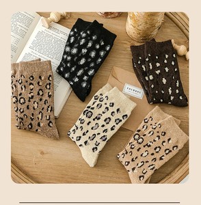 Une paire de <span class=keywords><strong>chaussettes</strong></span> avec une âme. -Imprimé léopard - Product Image 1